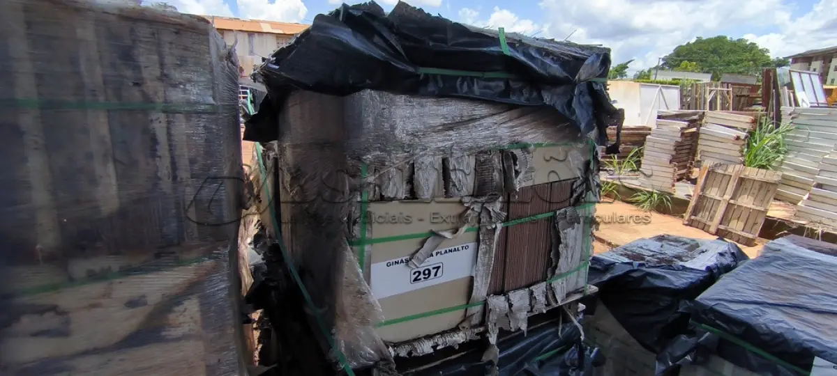 LOTE 297 - 01 PALETE COM REVESTIMENTO PORTOBELLO BASICA (NO ESTADO, NÃO SABEMOS SE FUNCIONA. LEILÃO NÃO TEM GARANTIA E NEM DEVOLUÇÃO).