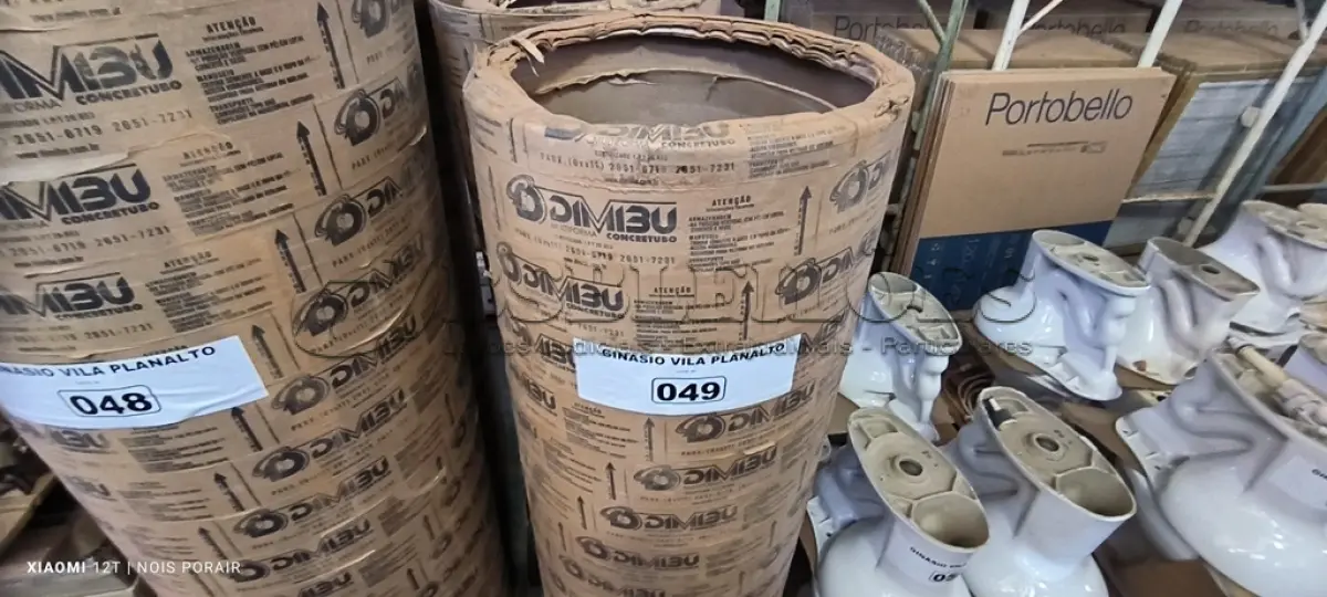 LOTE 049 - 02 FORMAS EM PAPELÃO PARA COLUNAS (NO ESTADO, NÃO SABEMOS SE FUNCIONA. LEILÃO NÃO TEM GARANTIA E NEM DEVOLUÇÃO).