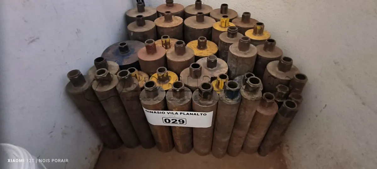 LOTE 029 - 01 LOTE COM BROCAS PARA FURADEIRA VERTICAL COM AVARIAS (NO ESTADO, NÃO SABEMOS SE FUNCIONA. LEILÃO NÃO TEM GARANTIA E NEM DEVOLUÇÃO).