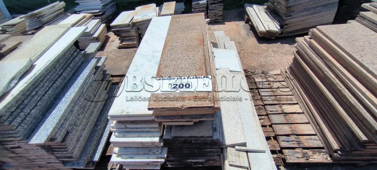 LOTE 200 - 01 LOTE COM RODAPÉS EM GRANITO TAMANHOS E CORES DIVERSAS (NO ESTADO, NÃO SABEMOS SE FUNCIONA. LEILÃO NÃO TEM GARANTIA E NEM DEVOLUÇÃO).