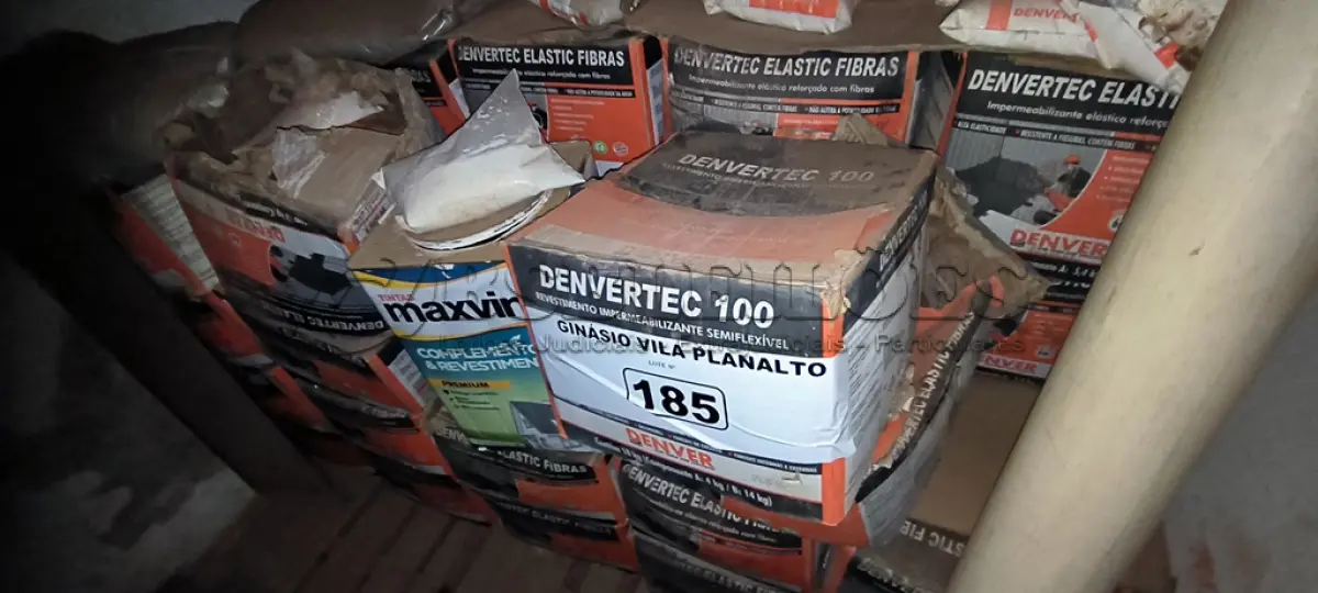 LOTE 185 - 01 LOTE COM CAIXAS DE IMPERMEABILIZANTES (NO ESTADO, NÃO SABEMOS SE FUNCIONA. LEILÃO NÃO TEM GARANTIA E NEM DEVOLUÇÃO).