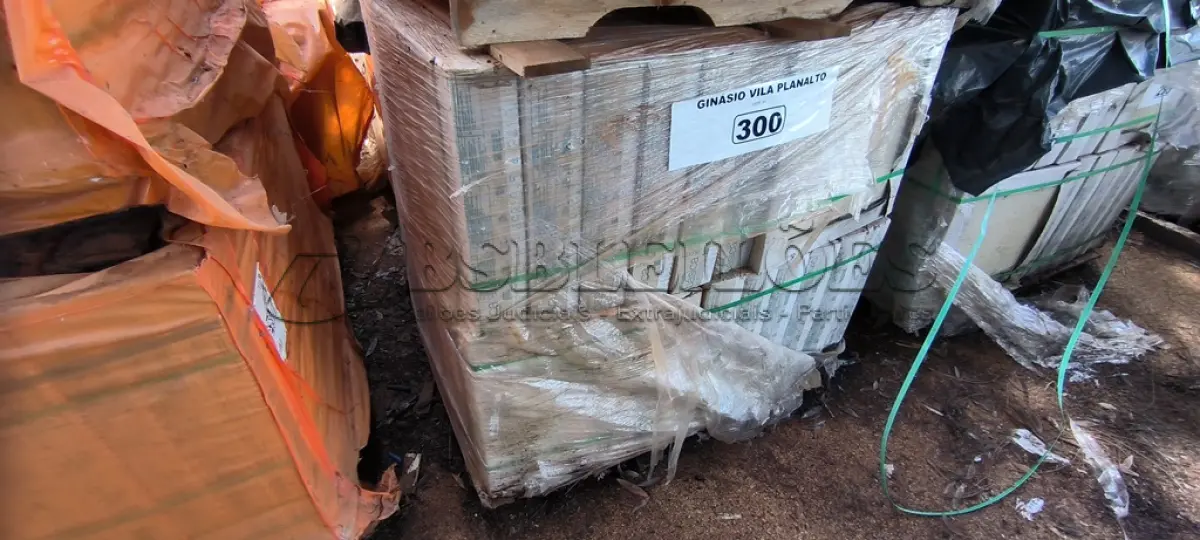 LOTE 300 - 01 PALETE COM REVESTIMENTO PORTOBELLO BASICA (NO ESTADO, NÃO SABEMOS SE FUNCIONA. LEILÃO NÃO TEM GARANTIA E NEM DEVOLUÇÃO).