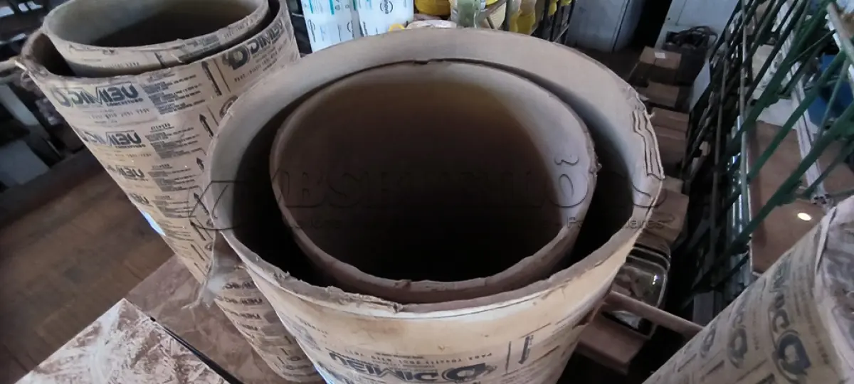 LOTE 111 - 02 FORMAS EM PAPELÃO PARA COLUNAS (NO ESTADO, NÃO SABEMOS SE FUNCIONA. LEILÃO NÃO TEM GARANTIA E NEM DEVOLUÇÃO).