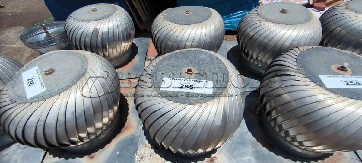 LOTE 255 - 02 EXAUSTORES PARA GALPÃO (NO ESTADO, NÃO SABEMOS SE FUNCIONA. LEILÃO NÃO TEM GARANTIA E NEM DEVOLUÇÃO).