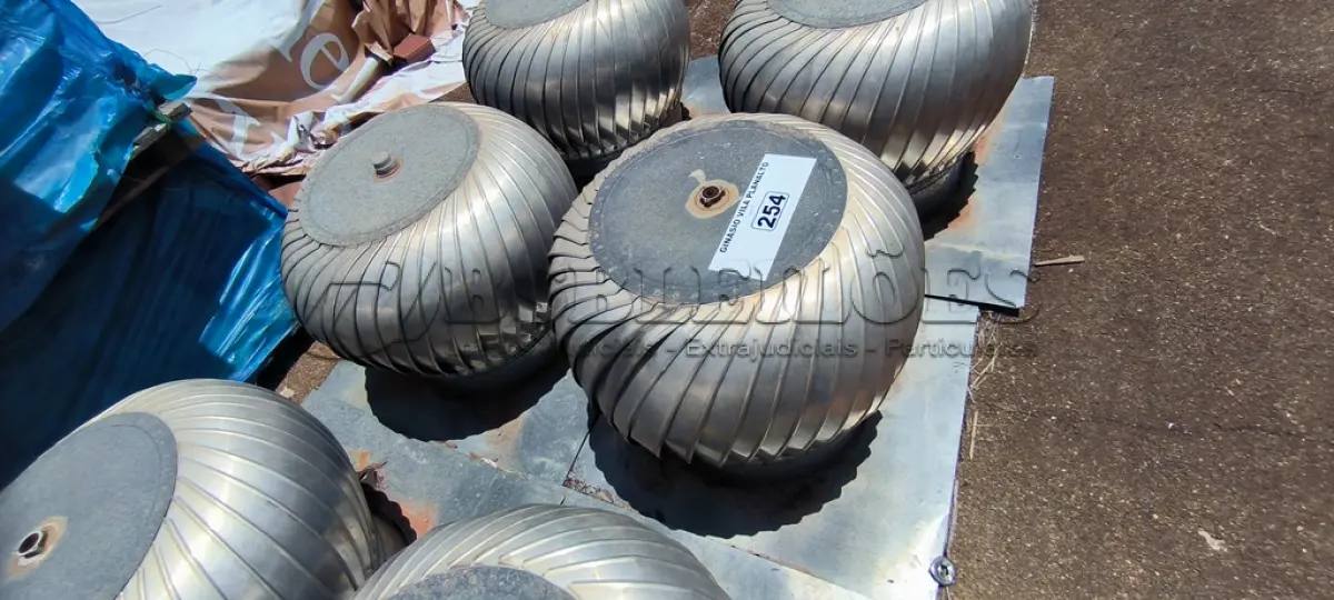 LOTE 254 - 02 EXAUSTORES PARA GALPÃO (NO ESTADO, NÃO SABEMOS SE FUNCIONA. LEILÃO NÃO TEM GARANTIA E NEM DEVOLUÇÃO).