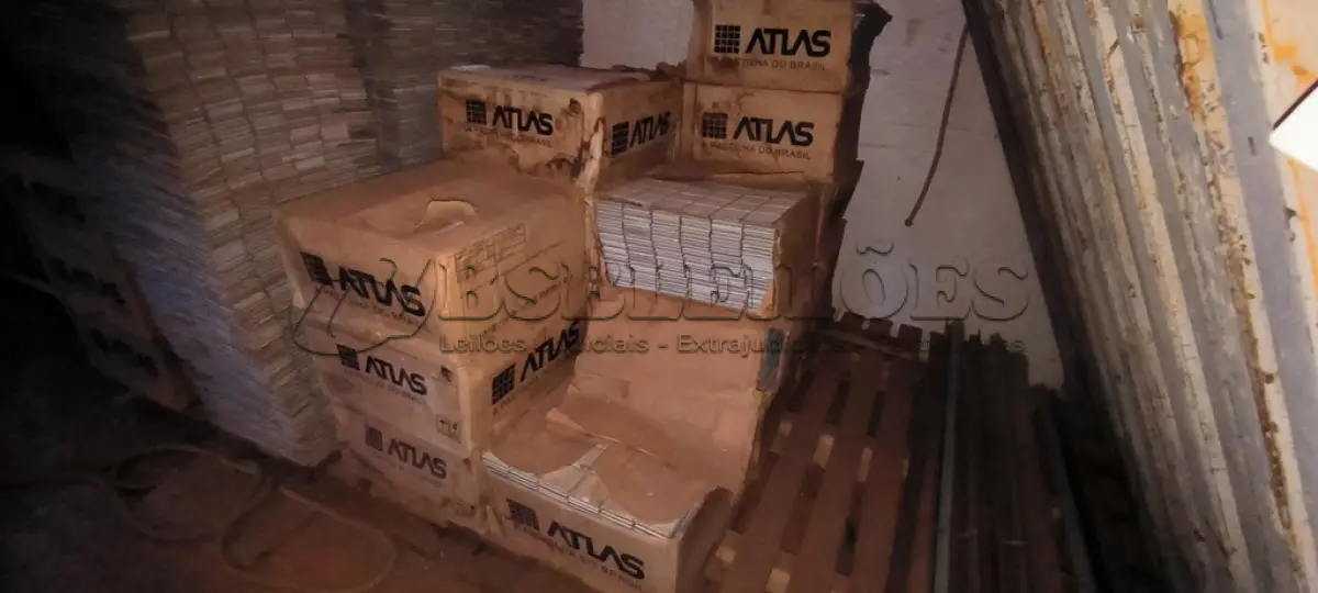 LOTE 103 - 19 CAIXAS DE PASTILHA NA COR BRANCA (NO ESTADO, NÃO SABEMOS SE FUNCIONA. LEILÃO NÃO TEM GARANTIA E NEM DEVOLUÇÃO).