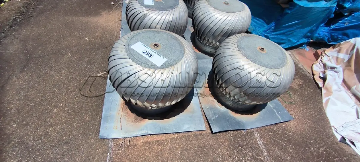 LOTE 253 - 02 EXAUSTORES PARA GALPÃO (NO ESTADO, NÃO SABEMOS SE FUNCIONA. LEILÃO NÃO TEM GARANTIA E NEM DEVOLUÇÃO).