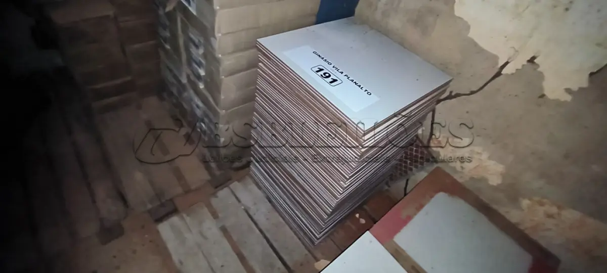 LOTE 191 - 01 LOTE COM PISOS 45X45 DIVERSOS (NO ESTADO, NÃO SABEMOS SE FUNCIONA. LEILÃO NÃO TEM GARANTIA E NEM DEVOLUÇÃO).