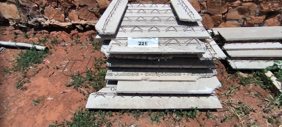 LOTE 221 - 01 LOTE COM TRELIÇAS PEQUENAS EM CONCRETO (NO ESTADO, NÃO SABEMOS SE FUNCIONA. LEILÃO NÃO TEM GARANTIA E NEM DEVOLUÇÃO).
