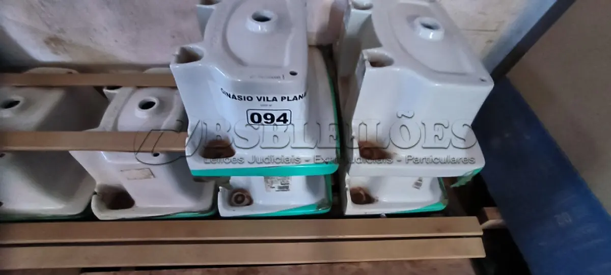 LOTE 094 - 05 TANQUES CELITE BRANCO (NO ESTADO, NÃO SABEMOS SE FUNCIONA. LEILÃO NÃO TEM GARANTIA E NEM DEVOLUÇÃO).