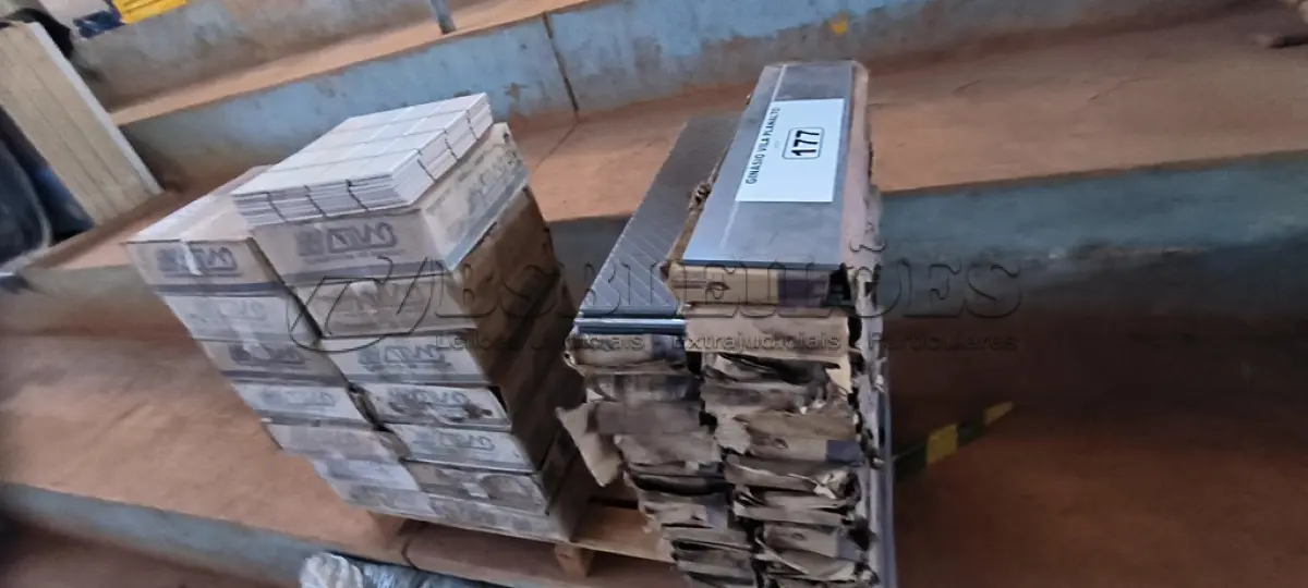 LOTE 177 - 01 LOTE COM RODAPÉS E PASTILHAS BRANCAS (NO ESTADO, NÃO SABEMOS SE FUNCIONA. LEILÃO NÃO TEM GARANTIA E NEM DEVOLUÇÃO).