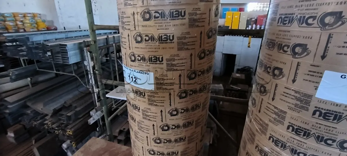 LOTE 112 - 02 FORMAS EM PAPELÃO PARA COLUNAS (NO ESTADO, NÃO SABEMOS SE FUNCIONA. LEILÃO NÃO TEM GARANTIA E NEM DEVOLUÇÃO).