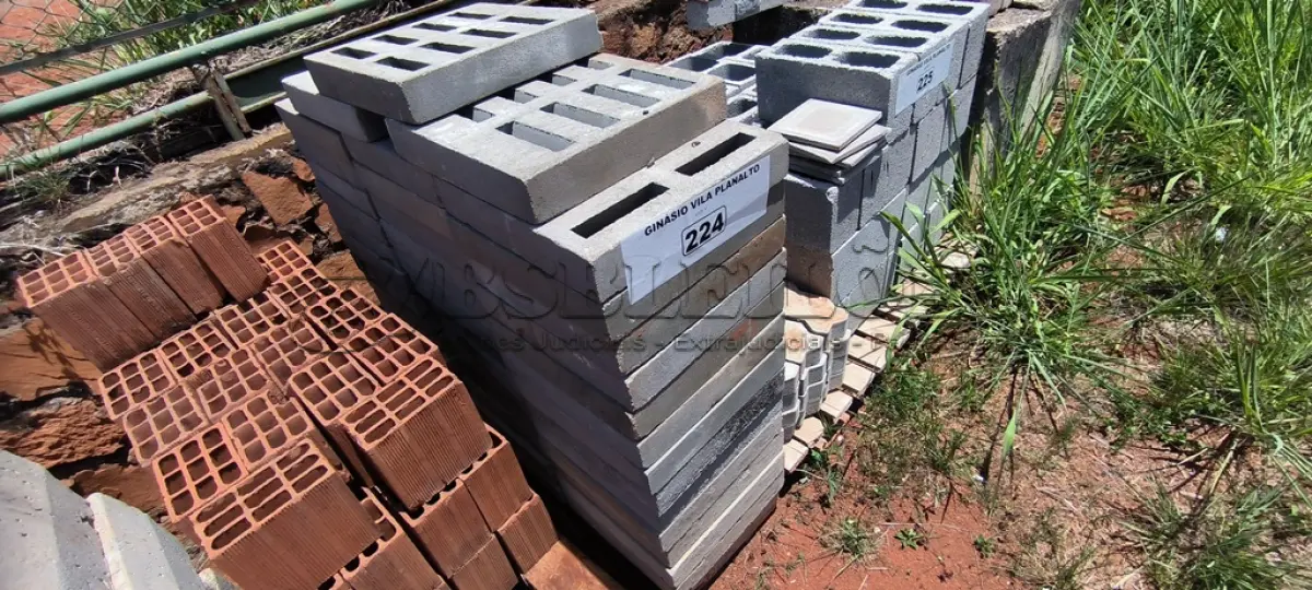 LOTE 224 - 01 LOTE COM PLACAS EM CONCRETO FURADAS (NO ESTADO, NÃO SABEMOS SE FUNCIONA. LEILÃO NÃO TEM GARANTIA E NEM DEVOLUÇÃO).