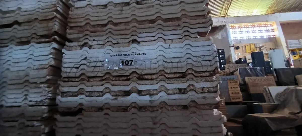 LOTE 107 - 01 LOTE COM ISOPOR PARA TELHAS (NO ESTADO, NÃO SABEMOS SE FUNCIONA. LEILÃO NÃO TEM GARANTIA E NEM DEVOLUÇÃO).