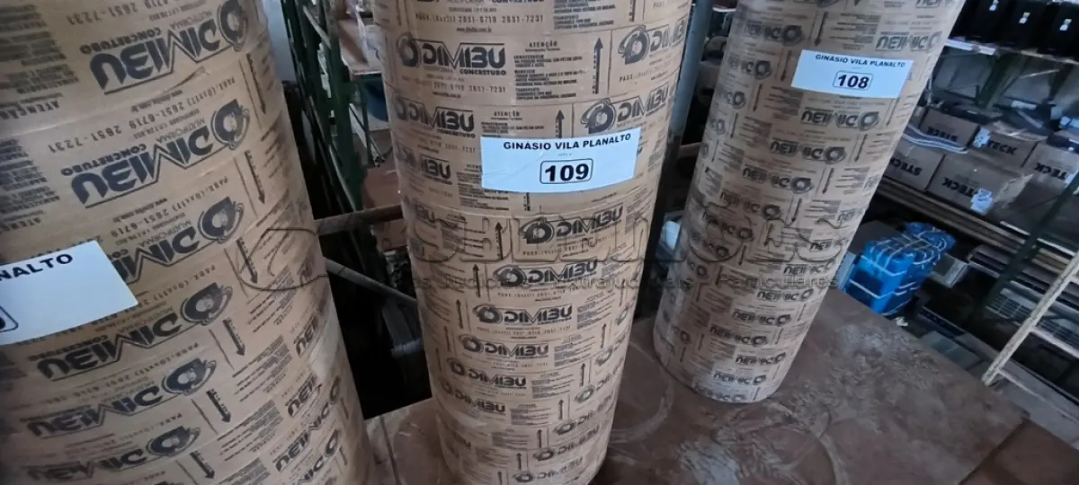 LOTE 109 - 02 FORMAS EM PAPELÃO PARA COLUNAS (NO ESTADO, NÃO SABEMOS SE FUNCIONA. LEILÃO NÃO TEM GARANTIA E NEM DEVOLUÇÃO).