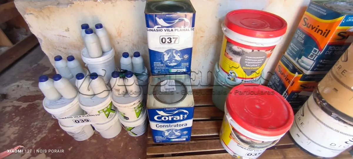 LOTE 037 - 03 LATAS DE SELADORA ACRÍLICA (NO ESTADO, NÃO SABEMOS SE FUNCIONA. LEILÃO NÃO TEM GARANTIA E NEM DEVOLUÇÃO).