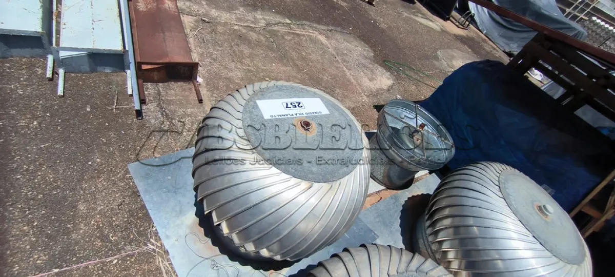 LOTE 257 - 02 EXAUSTORES PARA GALPÃO SENDO 01 INCOMPLETO (NO ESTADO, NÃO SABEMOS SE FUNCIONA. LEILÃO NÃO TEM GARANTIA E NEM DEVOLUÇÃO).
