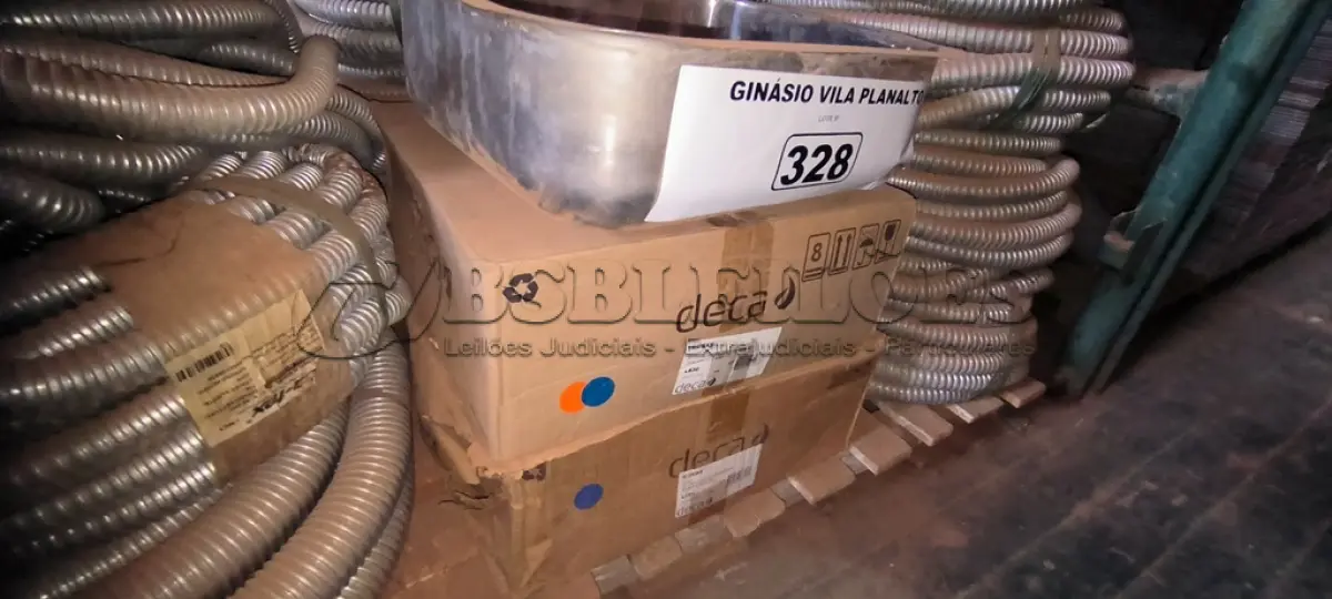 LOTE 328 - 02 CUBAS BRANCAS DECA PARA LAVATÓRIO E 01 CUBA EM INOX PARA PIA (NO ESTADO, NÃO SABEMOS SE FUNCIONA. LEILÃO NÃO TEM GARANTIA E NEM DEVOLUÇÃO).