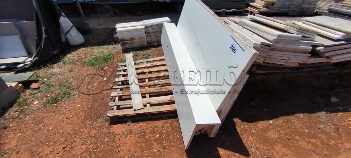 LOTE 206 - 01 LOTE COM PLACAS EM GRANITO BRANCO (NO ESTADO, NÃO SABEMOS SE FUNCIONA. LEILÃO NÃO TEM GARANTIA E NEM DEVOLUÇÃO).