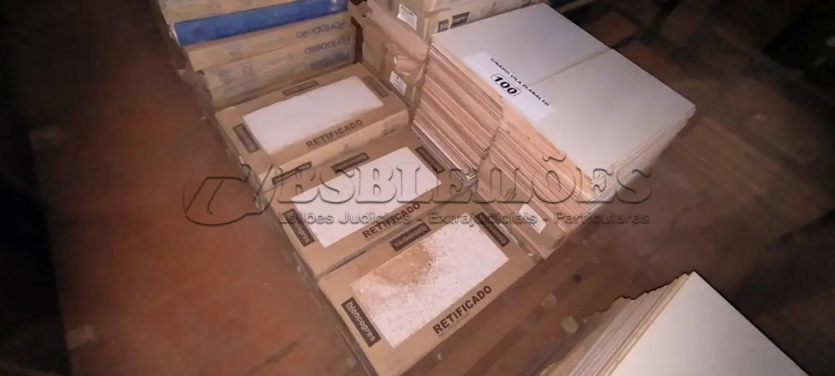 LOTE 100 - 01 LOTE COM REVESTIMENTOS BIANCOGRES 30X60 BIANCO (NO ESTADO, NÃO SABEMOS SE FUNCIONA. LEILÃO NÃO TEM GARANTIA E NEM DEVOLUÇÃO).