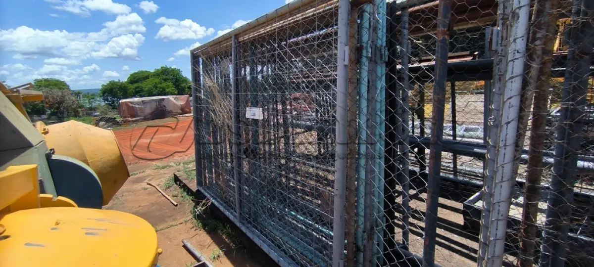 LOTE 226 - 01 LOTE COM GRADES DE ALAMBRADO (NO ESTADO, NÃO SABEMOS SE FUNCIONA. LEILÃO NÃO TEM GARANTIA E NEM DEVOLUÇÃO).
