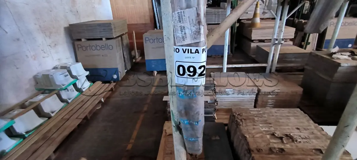LOTE 092 - 01 ESCADA PARA PISCINA EM INOX (NOVA) (NO ESTADO, NÃO SABEMOS SE FUNCIONA. LEILÃO NÃO TEM GARANTIA E NEM DEVOLUÇÃO).