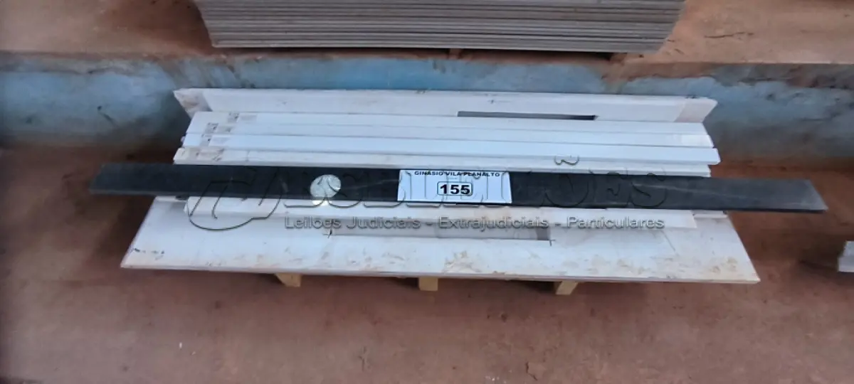 LOTE 155 - 01 LOTE COM RETALHOS DE PEDRA TAMANHOS DIVERSOS (NO ESTADO, NÃO SABEMOS SE FUNCIONA. LEILÃO NÃO TEM GARANTIA E NEM DEVOLUÇÃO).