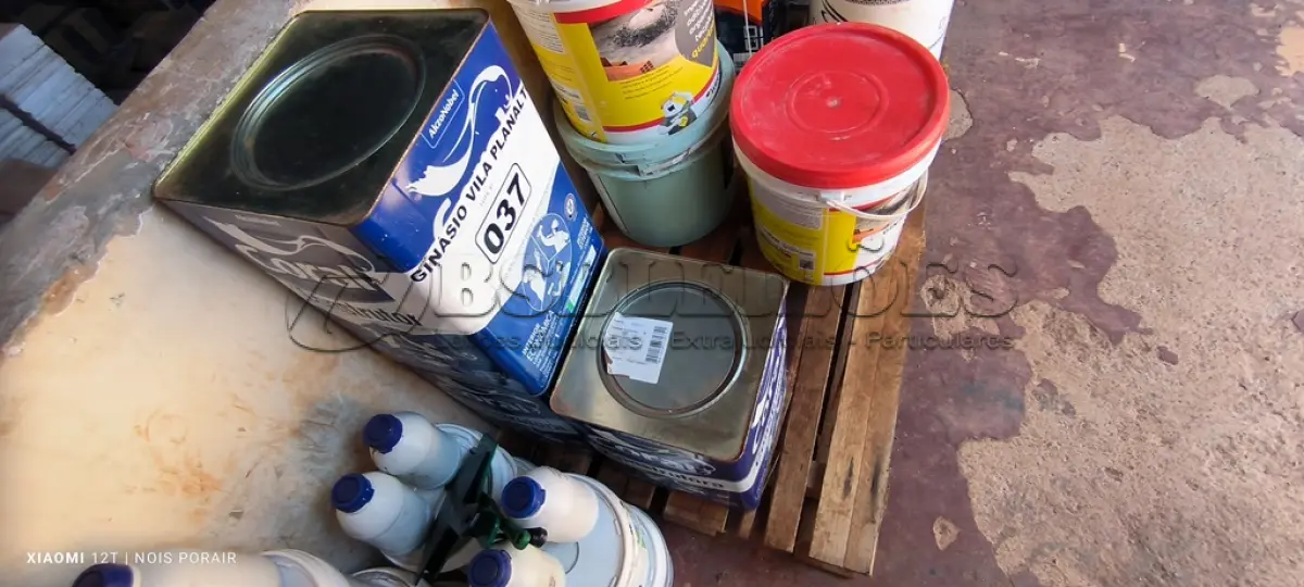 LOTE 037 - 03 LATAS DE SELADORA ACRÍLICA (NO ESTADO, NÃO SABEMOS SE FUNCIONA. LEILÃO NÃO TEM GARANTIA E NEM DEVOLUÇÃO).