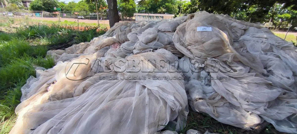 LOTE 277 - 01 LOTE COM TELAS PARA PROTEÇÃO DE OBRA DIVERSOS TAMANHOS (NO ESTADO, NÃO SABEMOS SE FUNCIONA. LEILÃO NÃO TEM GARANTIA E NEM DEVOLUÇÃO).