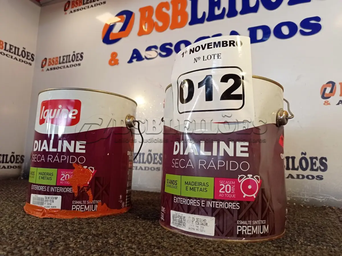 LOTE 012 - 02 GALÕES DE ESMALTE SINTÉTICO IQUINE DIALINE MADEIRA E METAIS 3,6L NAS CORES VERDE FOLHA E VERDE COLONIAL. (NO ESTADO) ATENÇÃO! FAZER A VISITAÇÃO ANTES DE ARREMATAR, NÃO SABEMOS SE FUNCIONA. LEILÃO NÃO TEM GARANTIA E NEM DEVOLUÇÃO, SUJEITO A POSSÍVEIS AVARIAS VISÍVEIS/OCULTAS E/OU AUSÊNCIA DE COMPONENTES.
