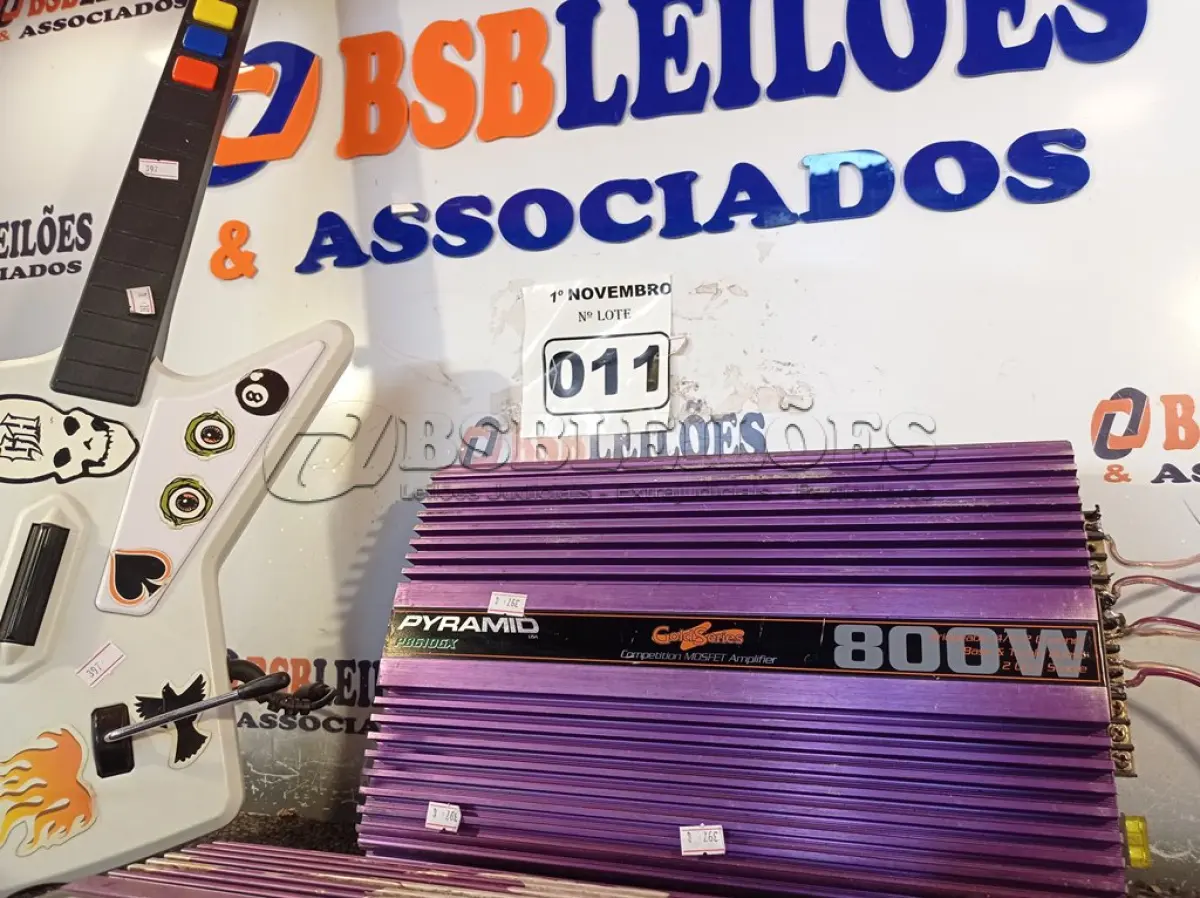 LOTE 011 - 02 POTENCIAS PARA SOM AUTOMOTIVO E 01 GUITARRA PARA JOGOS. (NO ESTADO) ATENÇÃO! FAZER A VISITAÇÃO ANTES DE ARREMATAR, NÃO SABEMOS SE FUNCIONA. LEILÃO NÃO TEM GARANTIA E NEM DEVOLUÇÃO, SUJEITO A POSSÍVEIS AVARIAS VISÍVEIS/OCULTAS E/OU AUSÊNCIA DE COMPONENTES.