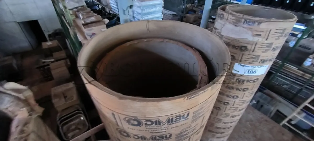 LOTE 109 - 02 FORMAS EM PAPELÃO PARA COLUNAS (NO ESTADO, NÃO SABEMOS SE FUNCIONA. LEILÃO NÃO TEM GARANTIA E NEM DEVOLUÇÃO).