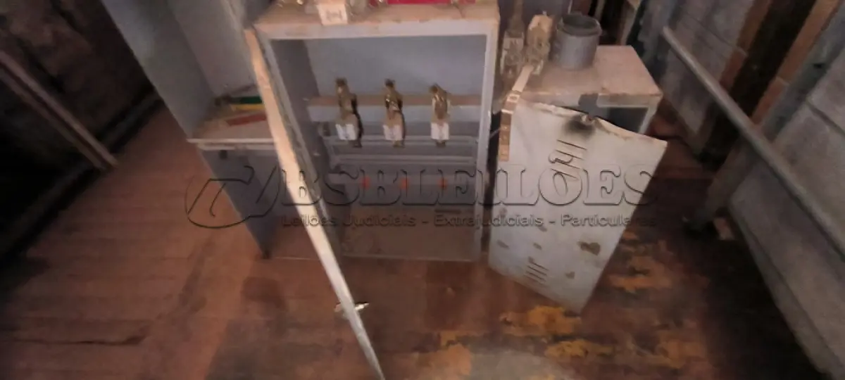 LOTE 324 - 01 LOTE COM QUADROS ELÉTRICOS (NO ESTADO, NÃO SABEMOS SE FUNCIONA. LEILÃO NÃO TEM GARANTIA E NEM DEVOLUÇÃO).