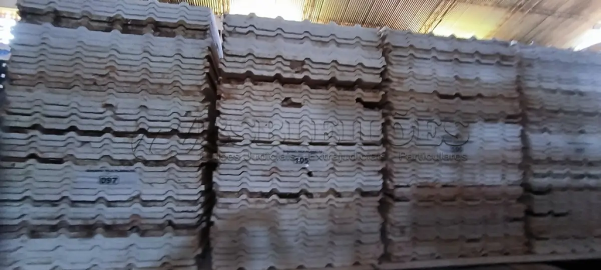 LOTE 105 - 01 LOTE COM ISOPOR PARA TELHAS (NO ESTADO, NÃO SABEMOS SE FUNCIONA. LEILÃO NÃO TEM GARANTIA E NEM DEVOLUÇÃO).
