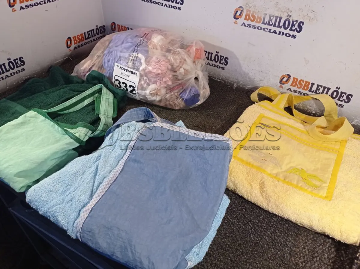 LOTE 332 - 03 BOLSAS TOALHAS E VÁRIOS ELÁSTICOS PARA ALFAIATARIA. (NO ESTADO) ATENÇÃO! FAZER A VISITAÇÃO ANTES DE ARREMATAR, NÃO SABEMOS SE FUNCIONA. LEILÃO NÃO TEM GARANTIA E NEM DEVOLUÇÃO, SUJEITO A POSSÍVEIS AVARIAS VISÍVEIS/OCULTAS E/OU AUSÊNCIA DE COMPONENTES.