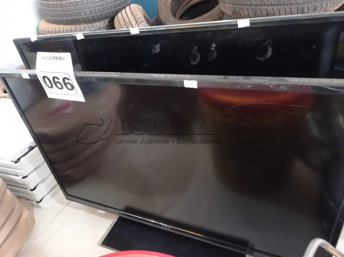 LOTE 066 - 02 TV’S MARCAS E MODELOS DIVERSOS PARA RETIRADA DE PEÇAS. (NO ESTADO) ATENÇÃO! FAZER A VISITAÇÃO ANTES DE ARREMATAR, NÃO SABEMOS SE FUNCIONA. LEILÃO NÃO TEM GARANTIA E NEM DEVOLUÇÃO, SUJEITO A POSSÍVEIS AVARIAS VISÍVEIS/OCULTAS E/OU AUSÊNCIA DE COMPONENTES.