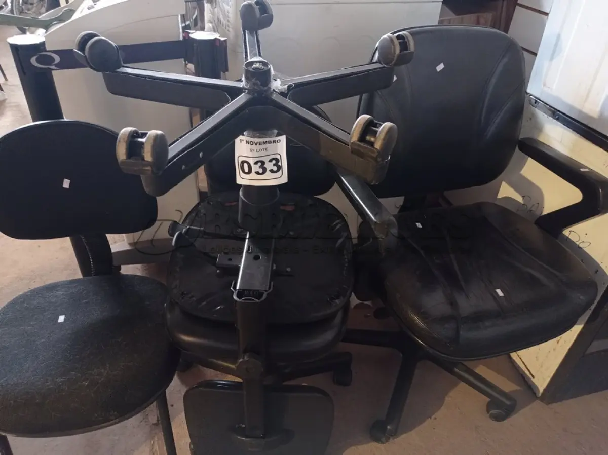 LOTE 033 - 04 CADEIRAS DE ESCRITÓRIO MARCAS E MODELOS DIVERSOS. (NO ESTADO) ATENÇÃO! FAZER A VISITAÇÃO ANTES DE ARREMATAR, NÃO SABEMOS SE FUNCIONA. LEILÃO NÃO TEM GARANTIA E NEM DEVOLUÇÃO, SUJEITO A POSSÍVEIS AVARIAS VISÍVEIS/OCULTAS E/OU AUSÊNCIA DE COMPONENTES.