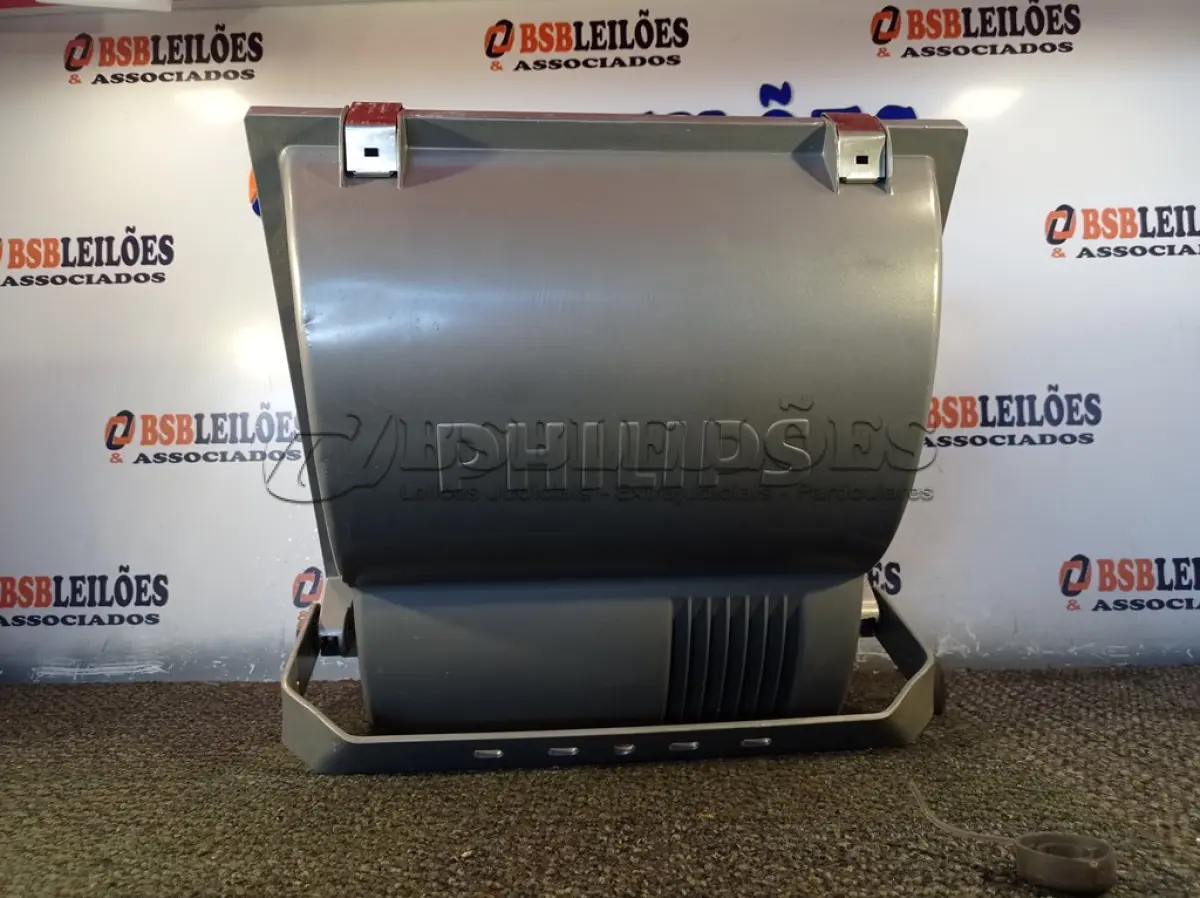 LOTE 163 - 01 PROJETOR SIMÉTRICO PHILIPS 400W. (NO ESTADO) ATENÇÃO! FAZER A VISITAÇÃO ANTES DE ARREMATAR, NÃO SABEMOS SE FUNCIONA. LEILÃO NÃO TEM GARANTIA E NEM DEVOLUÇÃO, SUJEITO A POSSÍVEIS AVARIAS VISÍVEIS/OCULTAS E/OU AUSÊNCIA DE COMPONENTES.