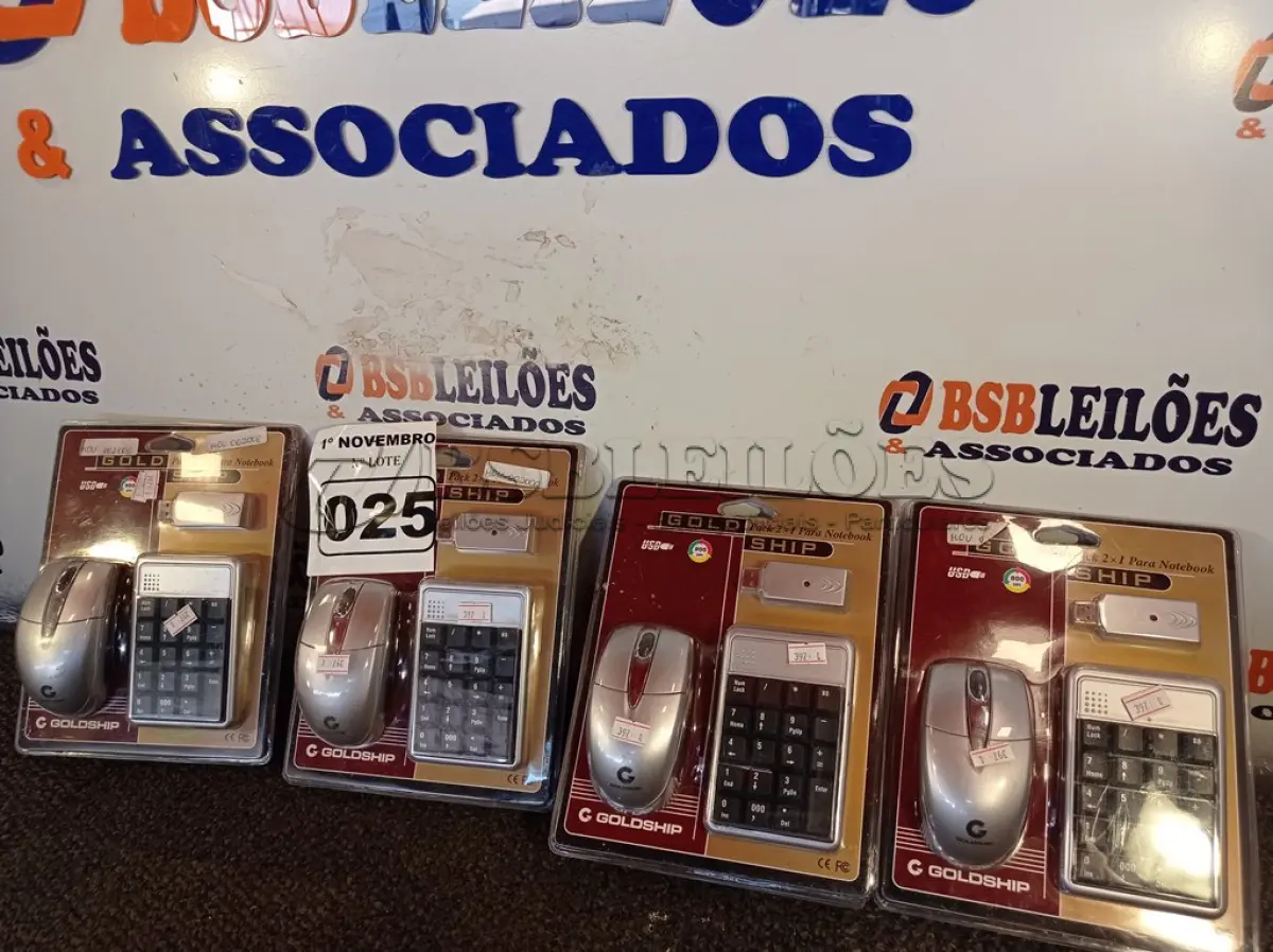 LOTE 025 - 04 KIT’S DE MOUSE E TECLADO PARA NOTEBOOK. (NO ESTADO) ATENÇÃO! FAZER A VISITAÇÃO ANTES DE ARREMATAR, NÃO SABEMOS SE FUNCIONA. LEILÃO NÃO TEM GARANTIA E NEM DEVOLUÇÃO, SUJEITO A POSSÍVEIS AVARIAS VISÍVEIS/OCULTAS E/OU AUSÊNCIA DE COMPONENTES.