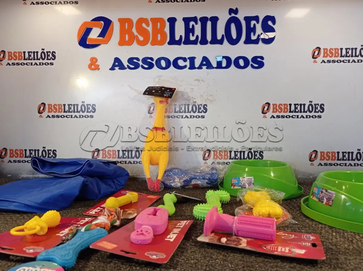 LOTE 156 - 01 KIT DE ACESSÓRIOS PARA PET CONTENDO: TAPETE GELADO GRANDE, MORDEDOR FRANGO “G”, SUPER PET, PET PLAY PICOLÉ, DENTAL PET, PET PLAY CHUPETA, OSSINHO LISO, PET PLAY HALTER PUXA DEDO, OSSO PET ENGLOOB, OSSO ESPINHO GRANDE E COMEDOURO 3912. (NO ESTADO) ATENÇÃO! FAZER A VISITAÇÃO ANTES DE ARREMATAR, NÃO SABEMOS SE FUNCIONA. LEILÃO NÃO TEM GARANTIA E NEM DEVOLUÇÃO, SUJEITO A POSSÍVEIS AVARIAS VISÍVEIS/OCULTAS E/OU AUSÊNCIA DE COMPONENTES.