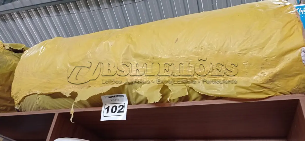 LOTE 102 - 01 ROLO DE LÃ DE VIDRO. (NO ESTADO) ATENÇÃO! FAZER A VISITAÇÃO ANTES DE ARREMATAR, NÃO SABEMOS SE FUNCIONA. LEILÃO NÃO TEM GARANTIA E NEM DEVOLUÇÃO, SUJEITO A POSSÍVEIS AVARIAS VISÍVEIS/OCULTAS E/OU AUSÊNCIA DE COMPONENTES.