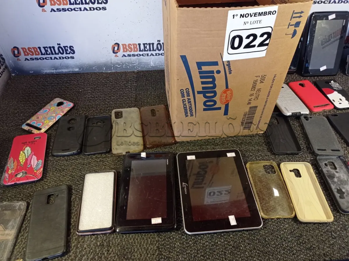 LOTE 022 - 01 LOTE COM VÁRIOS TABLETS E CAPINHAS PARA CELULAR MARCAS E MODELOS DIVERSOS. (NO ESTADO) ATENÇÃO! FAZER A VISITAÇÃO ANTES DE ARREMATAR, NÃO SABEMOS SE FUNCIONA. LEILÃO NÃO TEM GARANTIA E NEM DEVOLUÇÃO, SUJEITO A POSSÍVEIS AVARIAS VISÍVEIS/OCULTAS E/OU AUSÊNCIA DE COMPONENTES.