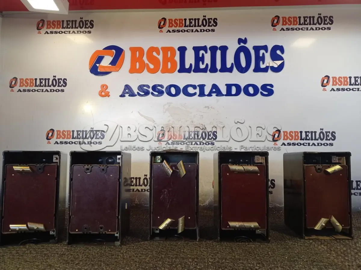 LOTE 098 - 05 CHAVES SECCIONADORAS. (NO ESTADO) ATENÇÃO! FAZER A VISITAÇÃO ANTES DE ARREMATAR, NÃO SABEMOS SE FUNCIONA. LEILÃO NÃO TEM GARANTIA E NEM DEVOLUÇÃO, SUJEITO A POSSÍVEIS AVARIAS VISÍVEIS/OCULTAS E/OU AUSÊNCIA DE COMPONENTES.