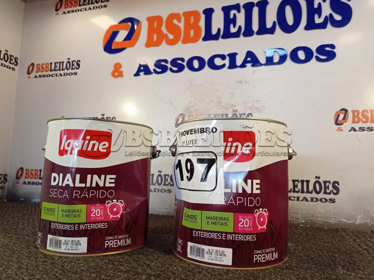 LOTE 197 - 02 GALÕES DE ESMALTE SINTÉTICO IQUINE DIALINE 3,6L NAS CORES ALTO BRILHO VERDE COLONIAL. (NO ESTADO) ATENÇÃO! FAZER A VISITAÇÃO ANTES DE ARREMATAR, NÃO SABEMOS SE FUNCIONA. LEILÃO NÃO TEM GARANTIA E NEM DEVOLUÇÃO, SUJEITO A POSSÍVEIS AVARIAS VISÍVEIS/OCULTAS E/OU AUSÊNCIA DE COMPONENTES.