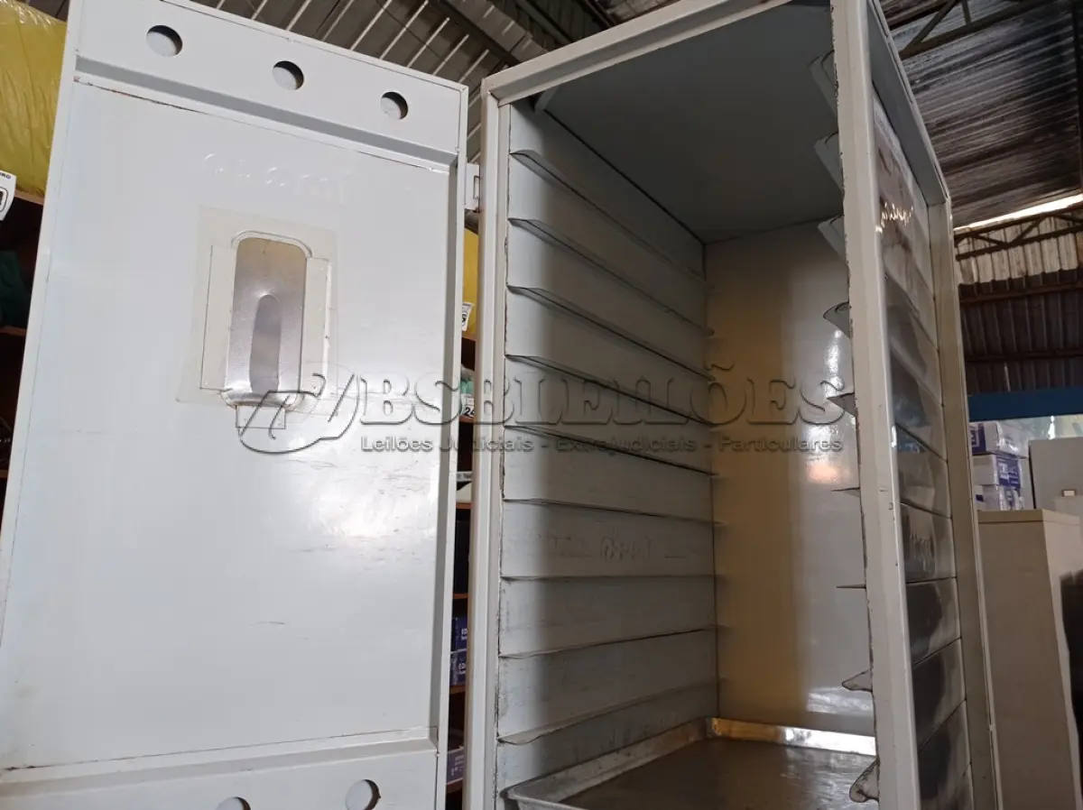 LOTE 322 - 01 ARMÁRIO PARA PÃES. (NO ESTADO) ATENÇÃO! FAZER A VISITAÇÃO ANTES DE ARREMATAR, NÃO SABEMOS SE FUNCIONA. LEILÃO NÃO TEM GARANTIA E NEM DEVOLUÇÃO, SUJEITO A POSSÍVEIS AVARIAS VISÍVEIS/OCULTAS E/OU AUSÊNCIA DE COMPONENTES.