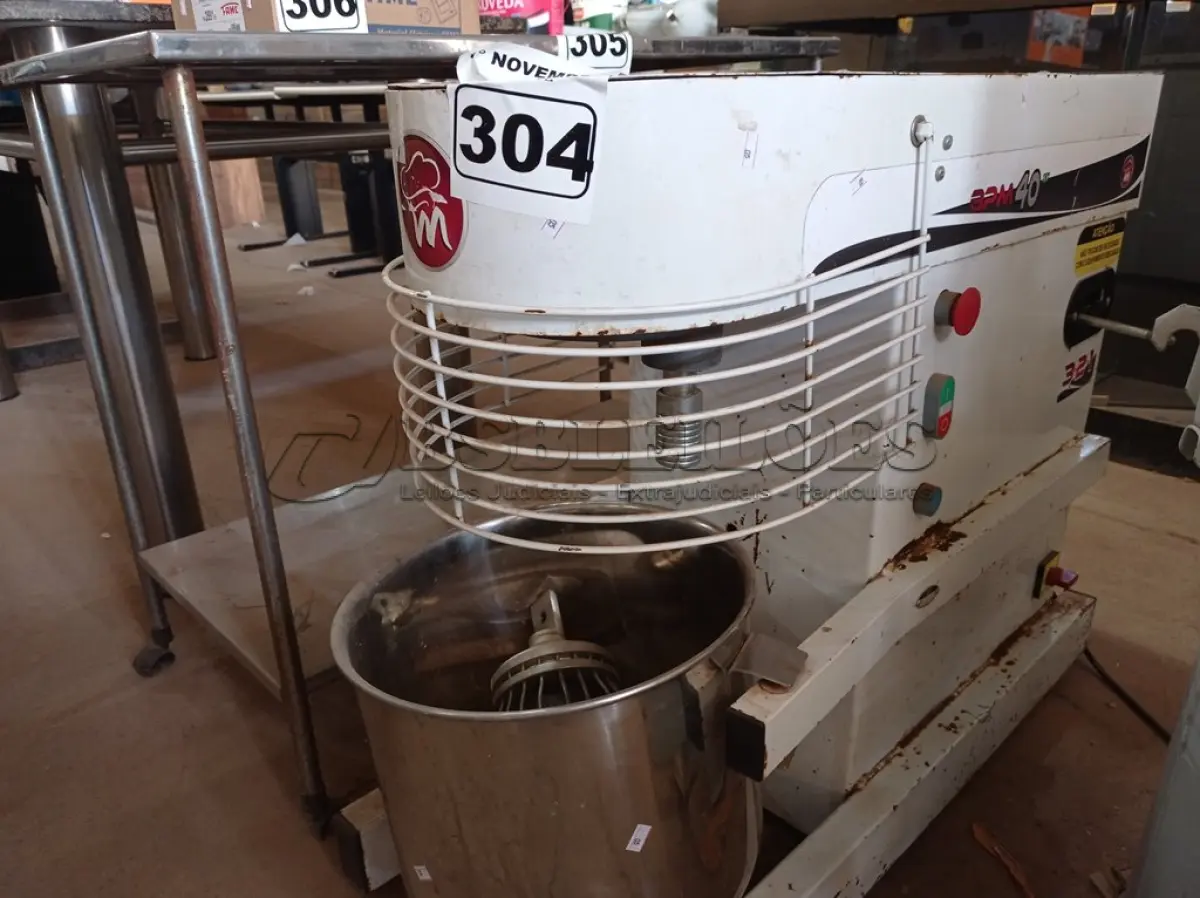 LOTE 304 - 01 MASSEIRA INDUSTRIAL BPM40. (NO ESTADO) ATENÇÃO! FAZER A VISITAÇÃO ANTES DE ARREMATAR, NÃO SABEMOS SE FUNCIONA. LEILÃO NÃO TEM GARANTIA E NEM DEVOLUÇÃO, SUJEITO A POSSÍVEIS AVARIAS VISÍVEIS/OCULTAS E/OU AUSÊNCIA DE COMPONENTES.