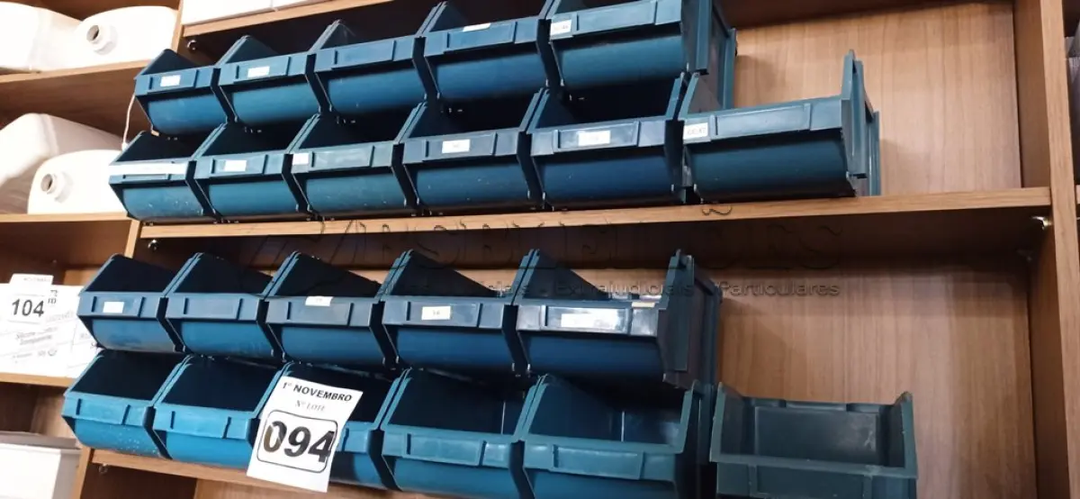 LOTE 094 - 20 CAÇAMBAS ORGANIZADORAS DE PLÁSTICO PEQUENAS. (NO ESTADO) ATENÇÃO! FAZER A VISITAÇÃO ANTES DE ARREMATAR, NÃO SABEMOS SE FUNCIONA. LEILÃO NÃO TEM GARANTIA E NEM DEVOLUÇÃO, SUJEITO A POSSÍVEIS AVARIAS VISÍVEIS/OCULTAS E/OU AUSÊNCIA DE COMPONENTES.