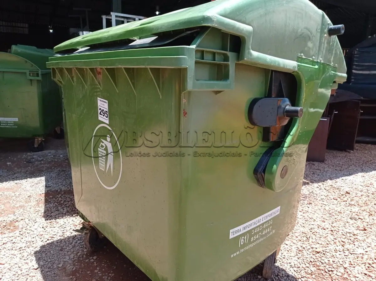 LOTE 295 - 01 CONTAINER HDPE EM-840 1200L. (NO ESTADO) ATENÇÃO! FAZER A VISITAÇÃO ANTES DE ARREMATAR, NÃO SABEMOS SE FUNCIONA. LEILÃO NÃO TEM GARANTIA E NEM DEVOLUÇÃO, SUJEITO A POSSÍVEIS AVARIAS VISÍVEIS/OCULTAS E/OU AUSÊNCIA DE COMPONENTES.