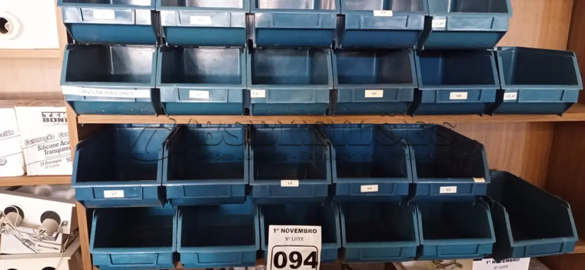 LOTE 094 - 20 CAÇAMBAS ORGANIZADORAS DE PLÁSTICO PEQUENAS. (NO ESTADO) ATENÇÃO! FAZER A VISITAÇÃO ANTES DE ARREMATAR, NÃO SABEMOS SE FUNCIONA. LEILÃO NÃO TEM GARANTIA E NEM DEVOLUÇÃO, SUJEITO A POSSÍVEIS AVARIAS VISÍVEIS/OCULTAS E/OU AUSÊNCIA DE COMPONENTES.
