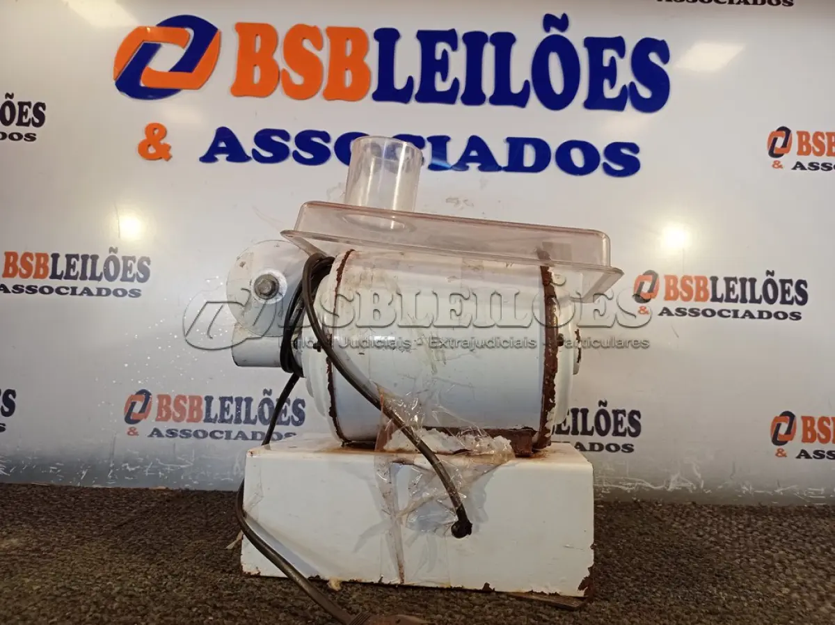 LOTE 279 - 01 MOEDOR DE CARNE ARBEL. (NO ESTADO) ATENÇÃO! FAZER A VISITAÇÃO ANTES DE ARREMATAR, NÃO SABEMOS SE FUNCIONA. LEILÃO NÃO TEM GARANTIA E NEM DEVOLUÇÃO, SUJEITO A POSSÍVEIS AVARIAS VISÍVEIS/OCULTAS E/OU AUSÊNCIA DE COMPONENTES.